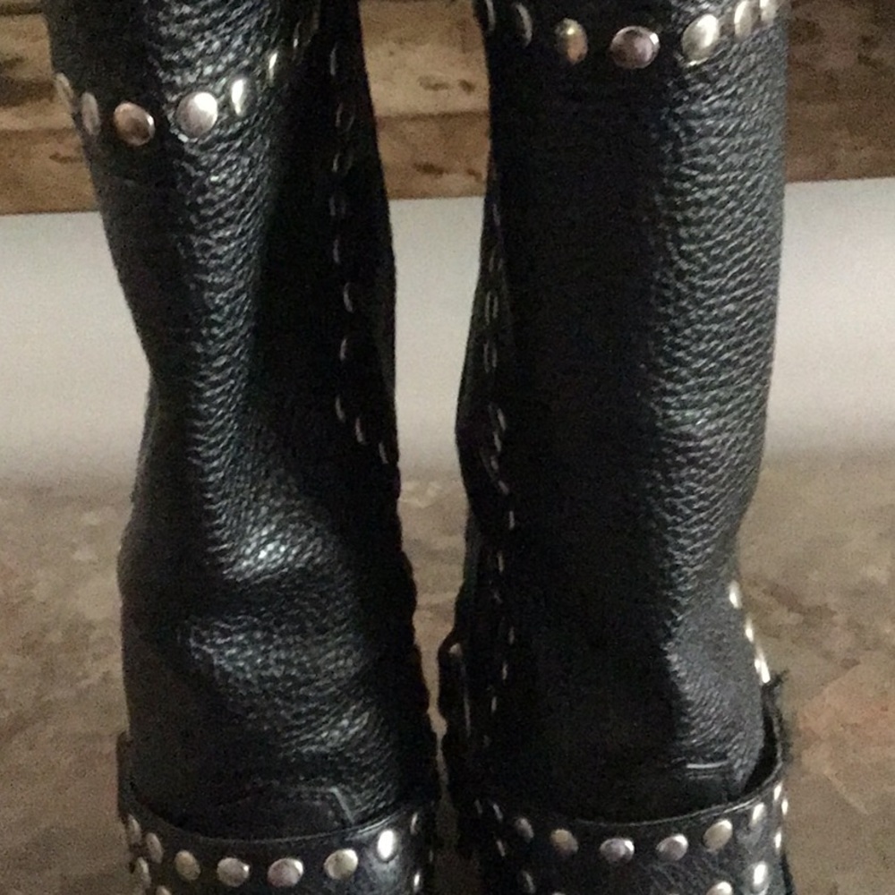Boot - Picture 4 of 6